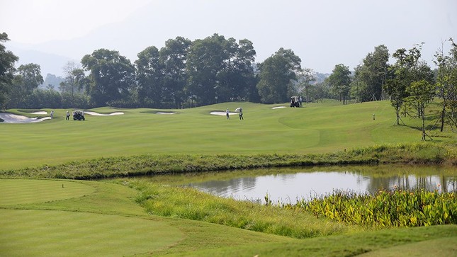 144 golfer và 6 giờ trải nghiệm thú vị trên sân Kings Course ảnh 63