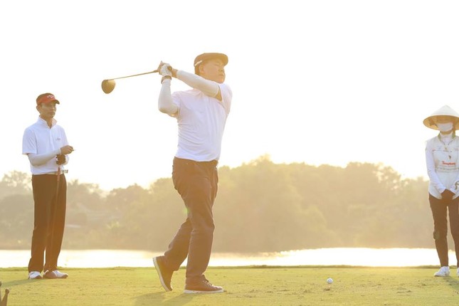 144 golfer và 6 giờ trải nghiệm thú vị trên sân Kings Course ảnh 56