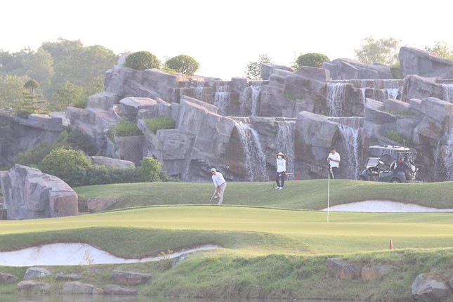 144 golfer và 6 giờ trải nghiệm thú vị trên sân Kings Course ảnh 61