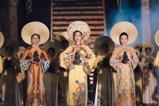 Người phụng sự trầm hương và tâm nguyện với Tháp Bà Ponagar ảnh 9