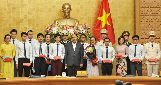 Tuyên dương 10 Gương mặt trẻ Việt Nam tiêu biểu năm 2019 ảnh 3