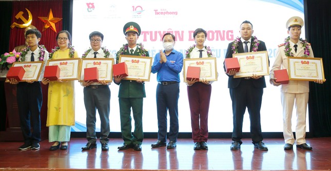 Tuyên dương 10 Gương mặt trẻ Việt Nam tiêu biểu năm 2019 ảnh 6