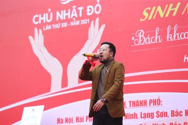 Hoa hậu Đỗ Thị Hà phấn khích cổ vũ hết mình rapper Rica ảnh 3
