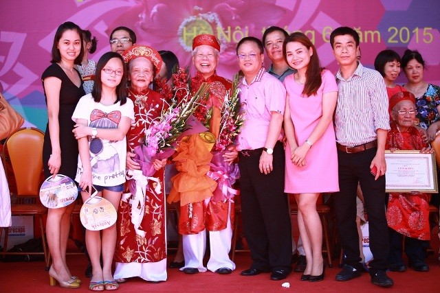 Kỷ lục “Cây có nhiều lời nhắn gửi yêu thương nhất Việt Nam“ ảnh 10