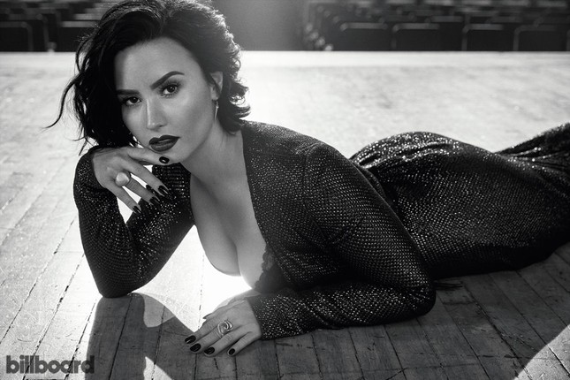 Đường cong nảy lửa của 'hoạ mi' Demi Lovato ảnh 2