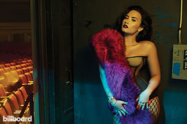 Đường cong nảy lửa của 'hoạ mi' Demi Lovato ảnh 4