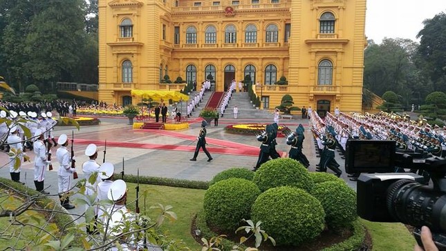Nhà vua và Hoàng hậu Nhật Bản đã tới Hà Nội ảnh 41