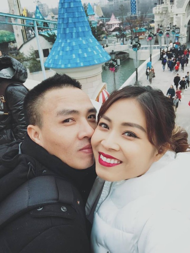 MC Hoàng Linh hạnh phúc ví chuyện tình như cổ tích với chồng sắp cưới ảnh 2