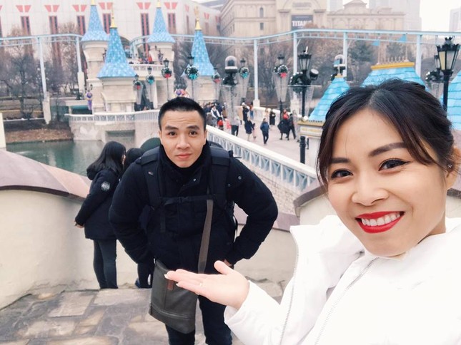 MC Hoàng Linh hạnh phúc ví chuyện tình như cổ tích với chồng sắp cưới ảnh 1