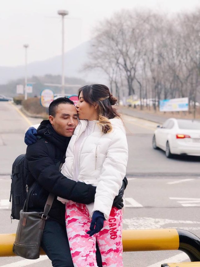 MC Hoàng Linh hạnh phúc ví chuyện tình như cổ tích với chồng sắp cưới ảnh 7