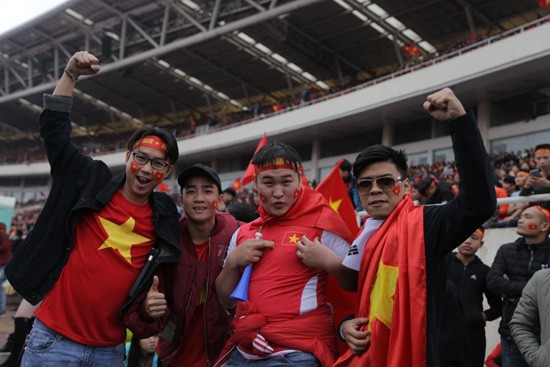 Trung ruồi, Minh tít 'khóc, cười' hết mình với U23 Việt Nam ảnh 8
