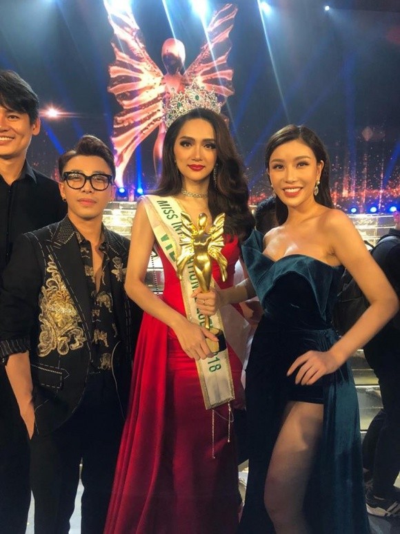 Mẹ Hương Giang Idol chia sẻ xúc động khi con gái đăng quang Hoa hậu ảnh 1