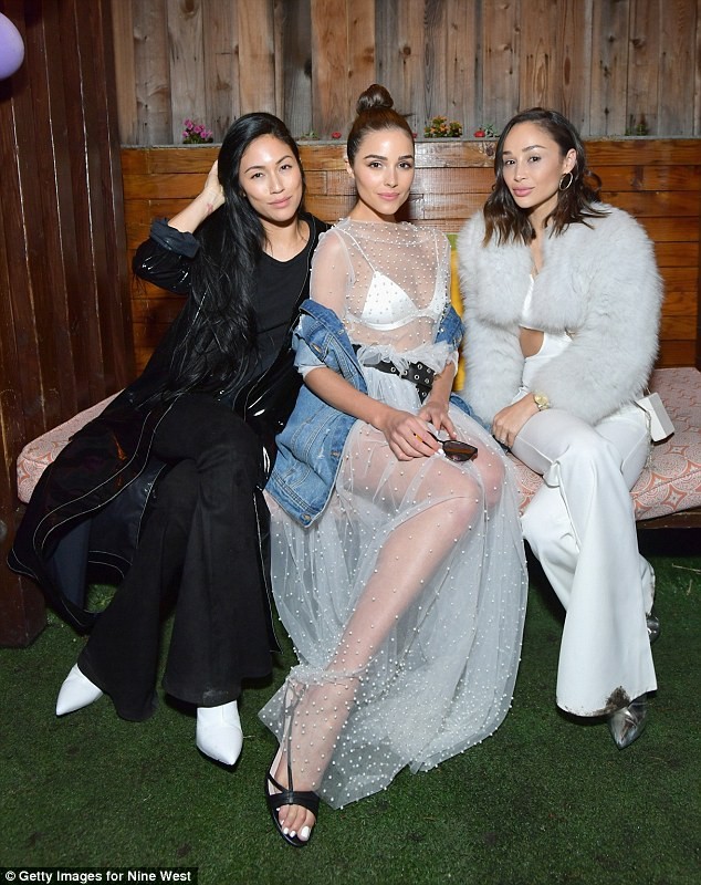 Hoa hậu Olivia Culpo gây xôn xao khi diện váy xuyên thấu lộ nội y ảnh 3