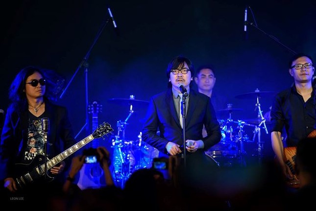 Showbiz 27/3: Vợ chồng Song Hye Kyo lọt top sao quyền lực Hàn Quốc ảnh 1