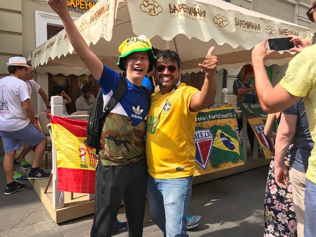 Trực tiếp xem World Cup từ Nga, Hoàng Bách không ngờ điều này xảy ra ảnh 2