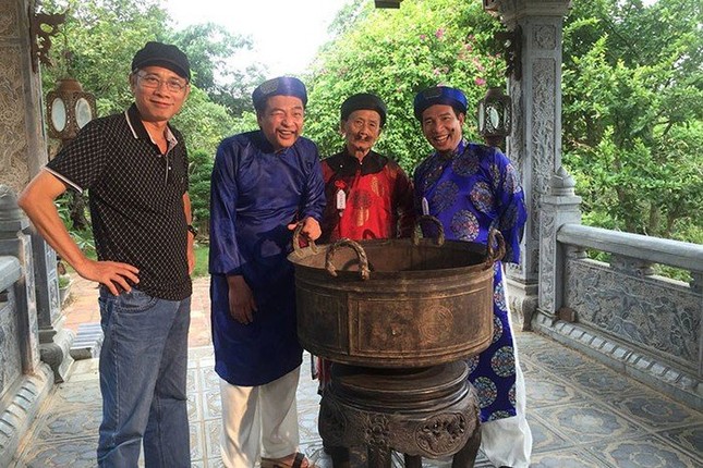 Xuân Hinh, Quốc Anh bàng hoàng trước tin 'ông trùm hài Tết' qua đời ảnh 1