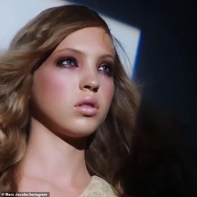 Con gái 16 tuổi của siêu mẫu Kate Moss đẹp như trăng rằm ảnh 4