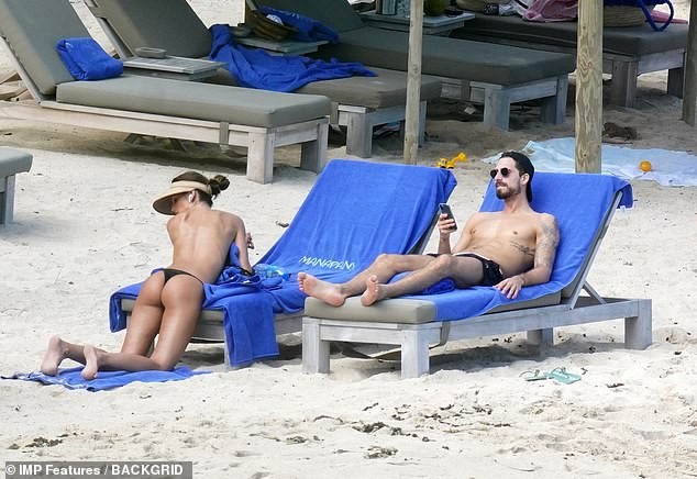 Izabel Goulart mặc bikini chụp ảnh cùng bạn trai gây 'sốt' ảnh 3