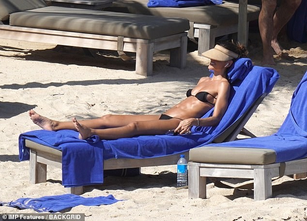 Izabel Goulart mặc bikini chụp ảnh cùng bạn trai gây 'sốt' ảnh 4