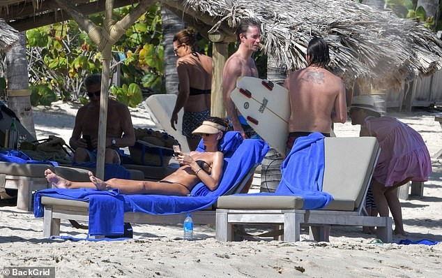 Izabel Goulart mặc bikini chụp ảnh cùng bạn trai gây 'sốt' ảnh 5