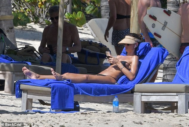 Izabel Goulart mặc bikini chụp ảnh cùng bạn trai gây 'sốt' ảnh 6