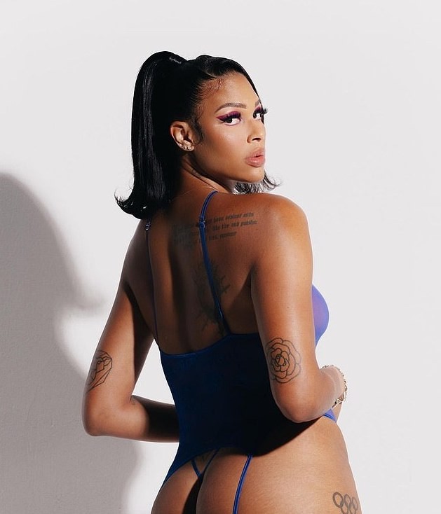 Nữ cầu thủ bóng rổ cao 2m Liz Cambage trình diễn nội y trong suốt ảnh 2