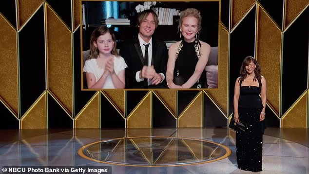 Nicole Kidman hiếm hoi khoe 2 con gái xinh đẹp tại Quả cầu Vàng ảnh 3