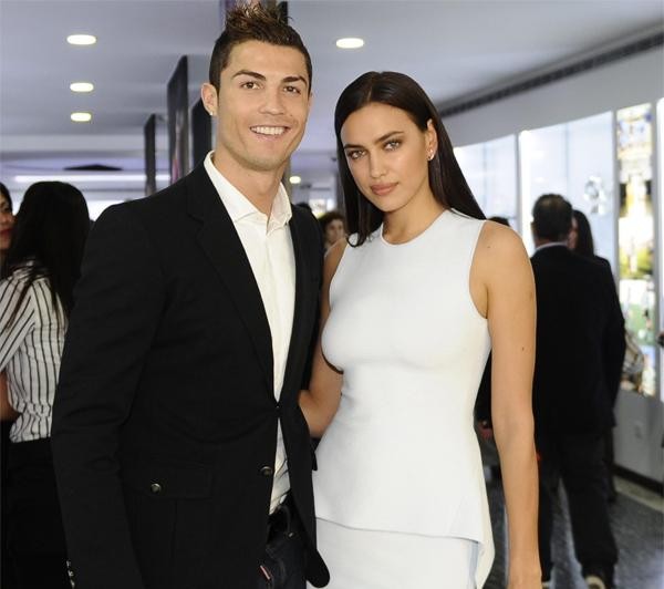 Tình cũ của Cristiano Ronaldo khoe ảnh nóng bỏng giữa tin đồn hẹn hò chồng Kim Kardashian ảnh 5