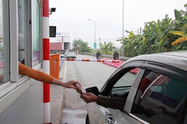BOT Tiên Cựu xả trạm trong ngày đầu tiên thu phí ảnh 1