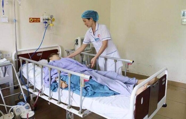 Nam thanh niên đâm bạn gái nhiều nhát giữa đường rồi tự sát ảnh 1