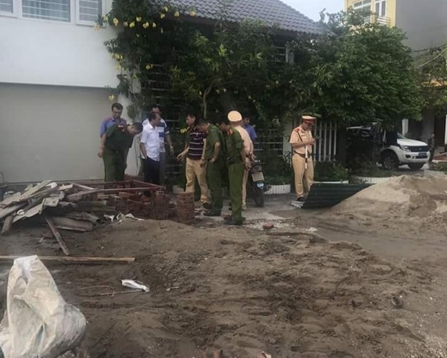 Hơn 20 đối tượng dùng súng truy sát nhau giữa ban ngày ảnh 1