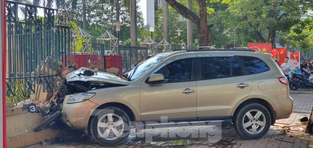 Xe ô tô 'điên' tông hàng loạt người bị thương ở Hải Phòng ảnh 1