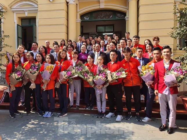 Hải Phòng 'mưa' tiền thưởng cho các VĐV đạt thành tích cao SEA Games 30 ảnh 2