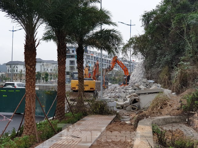 Phá núi đá thuộc quần thể di sản vịnh Hạ Long để mở đường ảnh 1