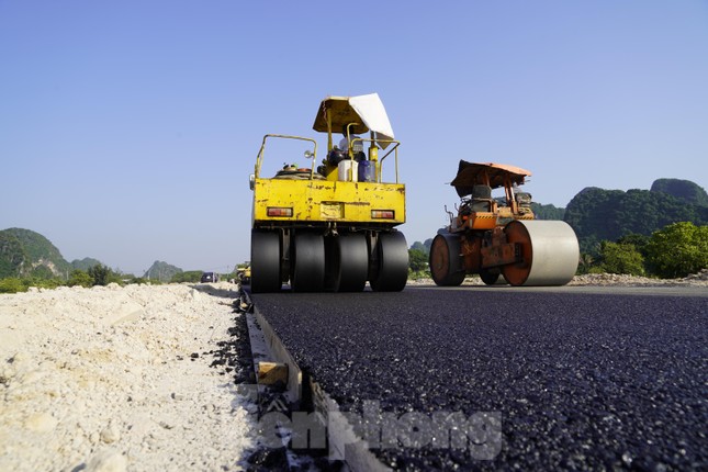 Trên công trường thi công đường bao biển hơn 2.000 tỷ nối TP Hạ Long - Cẩm Phả ảnh 7