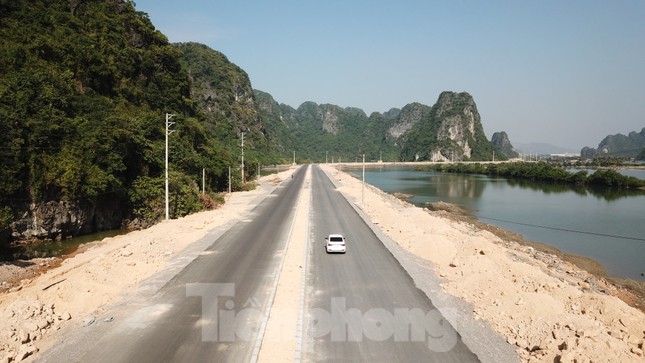 Trên công trường thi công đường bao biển hơn 2.000 tỷ nối TP Hạ Long - Cẩm Phả ảnh 3