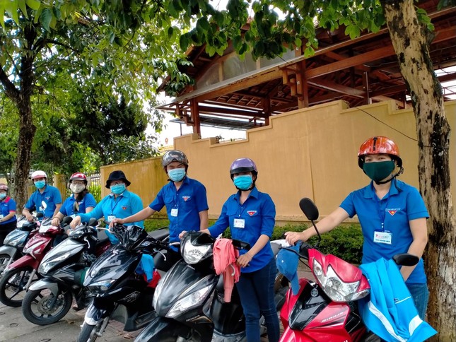 Khám sức khoẻ hơn 2,6 nghìn giáo viên, cán bộ tham gia kỳ thi tốt nghiệp THPT tại Gia Lai ảnh 1
