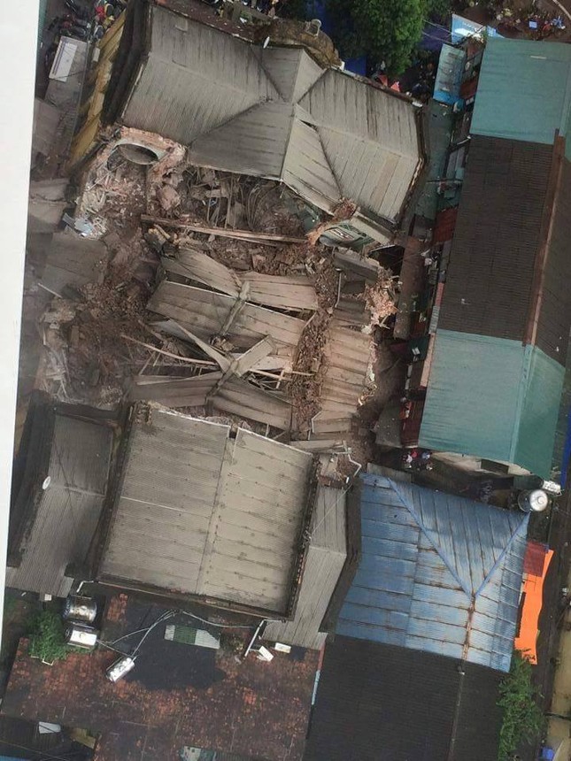 Sập nhà cũ ở Hà Nội, hai người tử vong dưới đống đổ nát ảnh 6