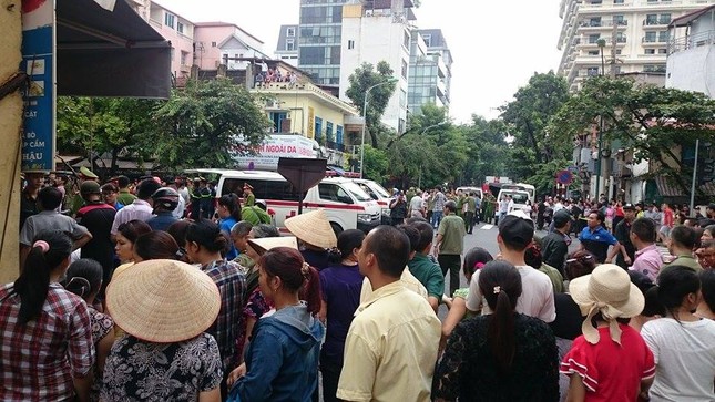 Sập nhà cũ ở Hà Nội, hai người tử vong dưới đống đổ nát ảnh 7