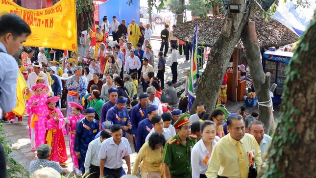 Hàng ngàn du khách hành hương về dự hội Tháp Bà Ponagar ảnh 4