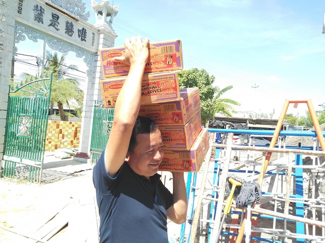 Báo chí thường trú Khánh Hòa tặng quà trẻ em cơ nhỡ, người già neo đơn ảnh 5