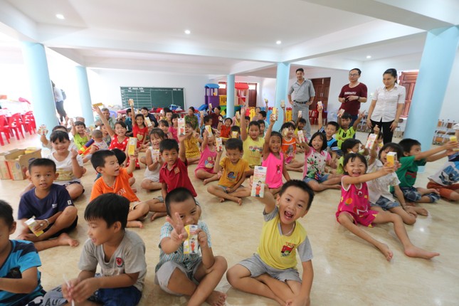 Báo chí thường trú Khánh Hòa tặng quà trẻ em cơ nhỡ, người già neo đơn ảnh 6