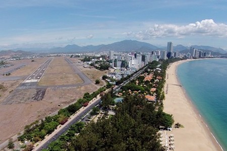 Bên trong khu đất 'vàng' ở sân bay Nha Trang cũ được đề xuất làm bãi đậu xe ảnh 1