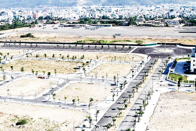 Bên trong khu đất 'vàng' ở sân bay Nha Trang cũ được đề xuất làm bãi đậu xe ảnh 2