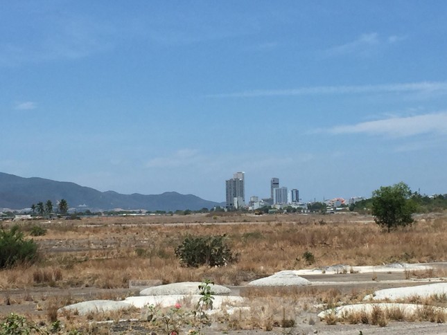 Bên trong khu đất 'vàng' ở sân bay Nha Trang cũ được đề xuất làm bãi đậu xe ảnh 7
