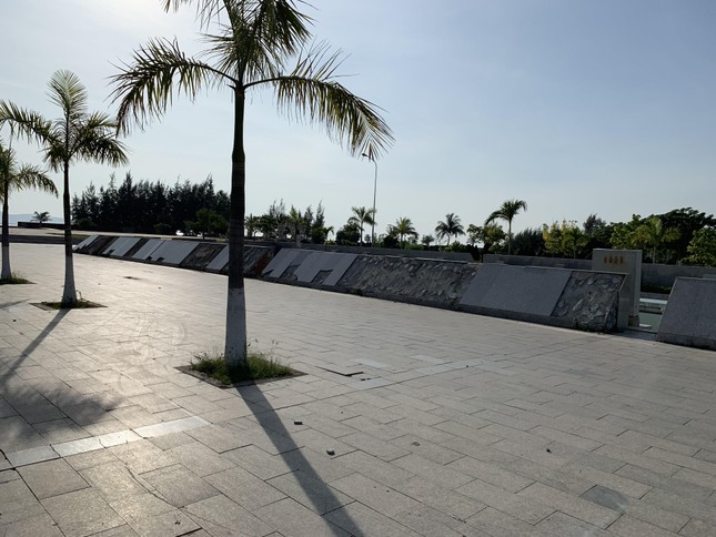 Công viên biển tiền tỉ ở Ninh Thuận hư hỏng ra sao? ảnh 1