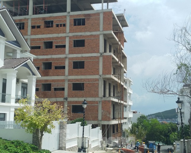 Bất chấp bị cưỡng chế, khu biệt thự Ocean View Nha Trang vẫn vô tư xây dựng ảnh 2