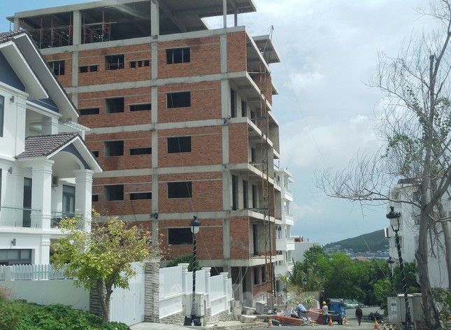 Bất chấp bị cưỡng chế, khu biệt thự Ocean View Nha Trang vẫn vô tư xây dựng ảnh 1