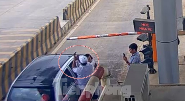 Giật tiền, giật vé tài xế tại Trạm thu phí BOT Ninh Xuân ảnh 1