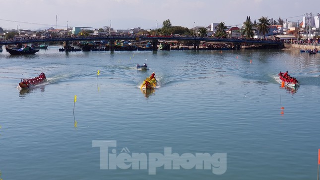 Tưng bừng lễ hội đua thuyền trên sông Cà Ty ảnh 5